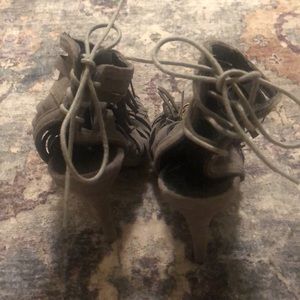 Colin Stuart Peep-toe, suede, stiletto